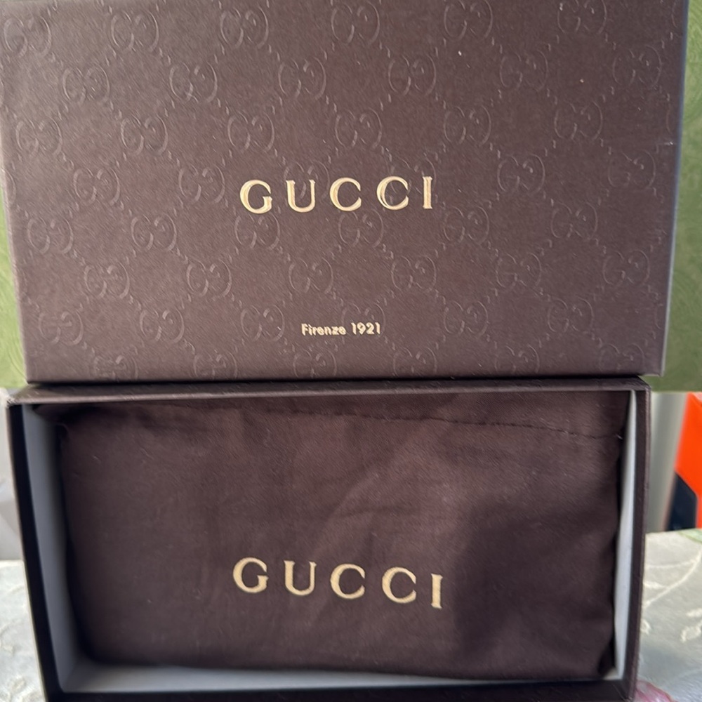-🔥🔥Gucci wallet EUC, with dust bag
Original shopping bag , box and ribbon - Picture 11 of 13